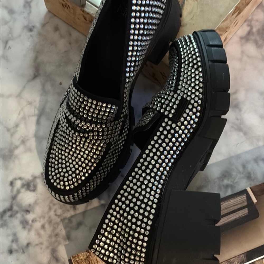 Elegant Black Studded Women's Loafers New Steve Madden 9